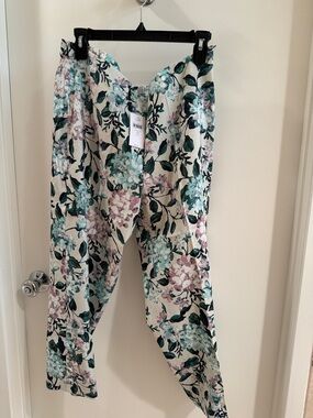 woman’s floral pants size large petite